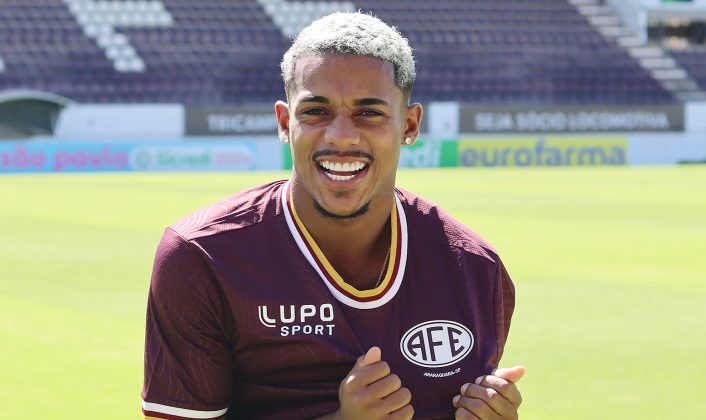 Ferrovi Ria Contrata Atacante Vindo Do Fluminense Portal Morada