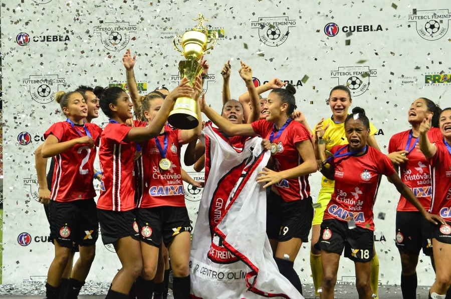 Atletas de Futebol Feminino do Centro Olímpico competirão o