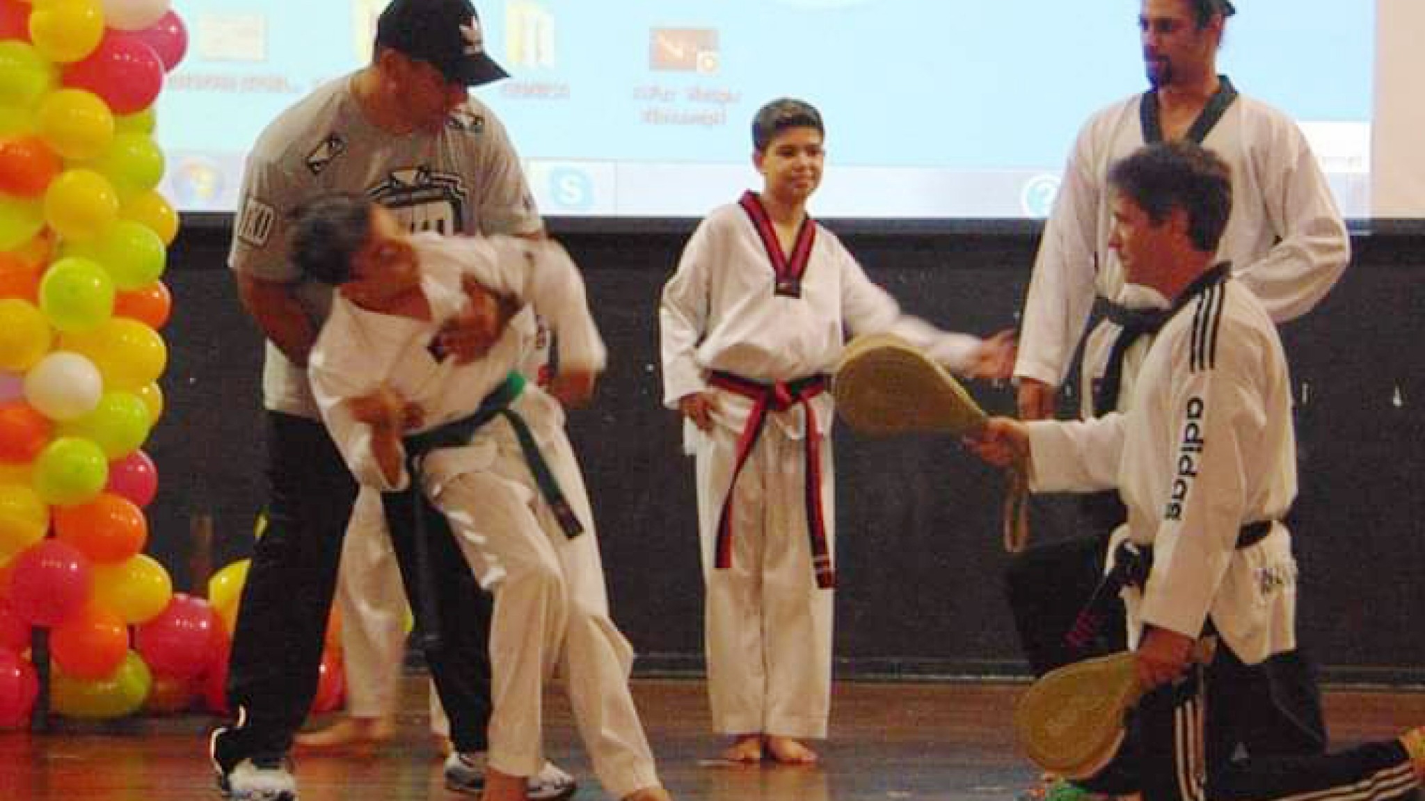 Aluno com Síndrome de Down é destaque na Escolinha de Taekwondo de