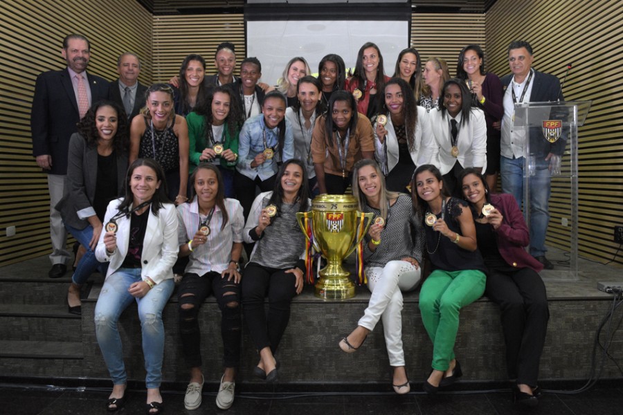 Jogadoras do Corinthians durante cerimônia de Premiação do Campeonato  Paulista Feminino