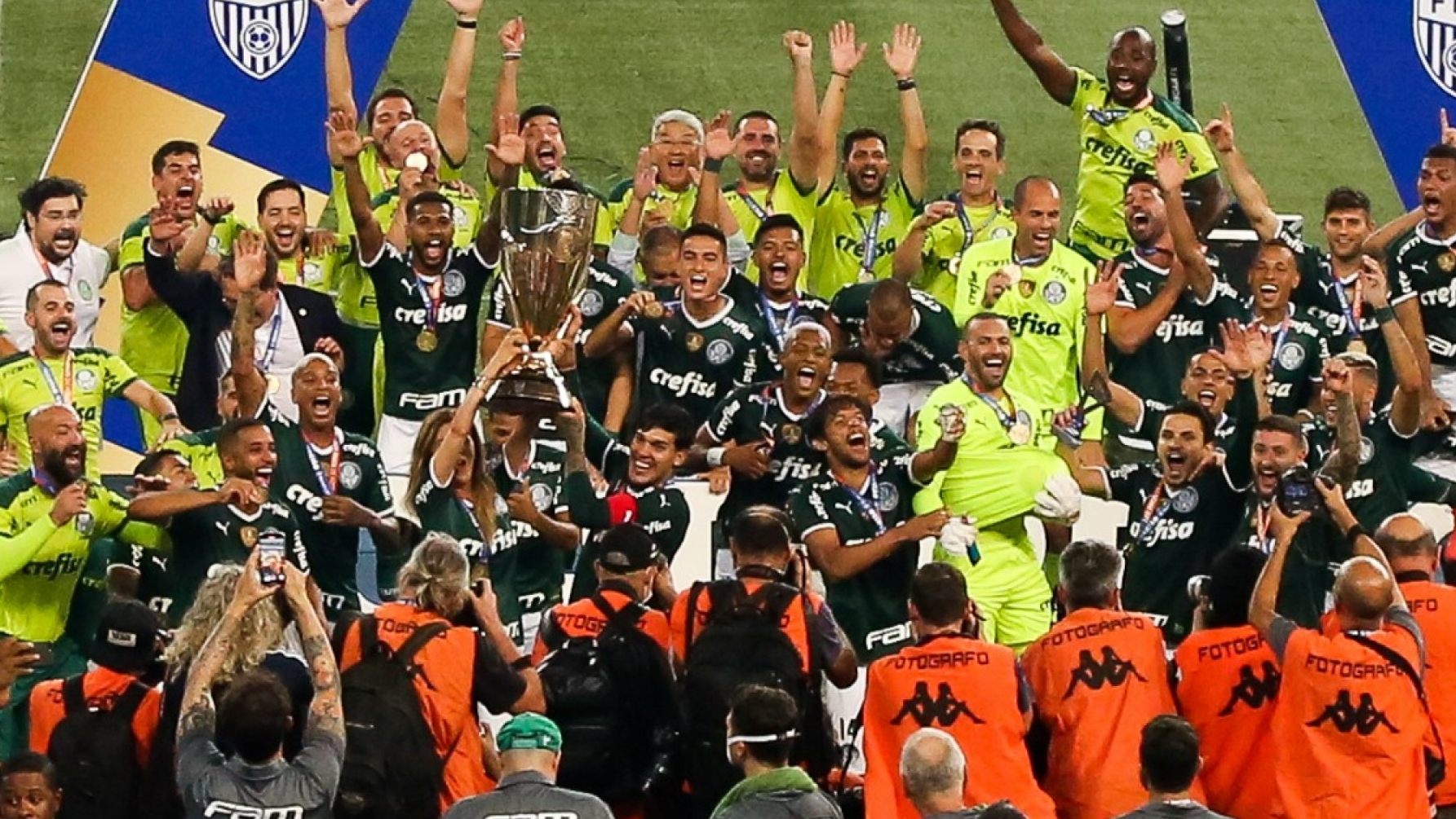 Palmeiras reverte vantagem do São Paulo, faz 4 a 0 e é campeão paulista