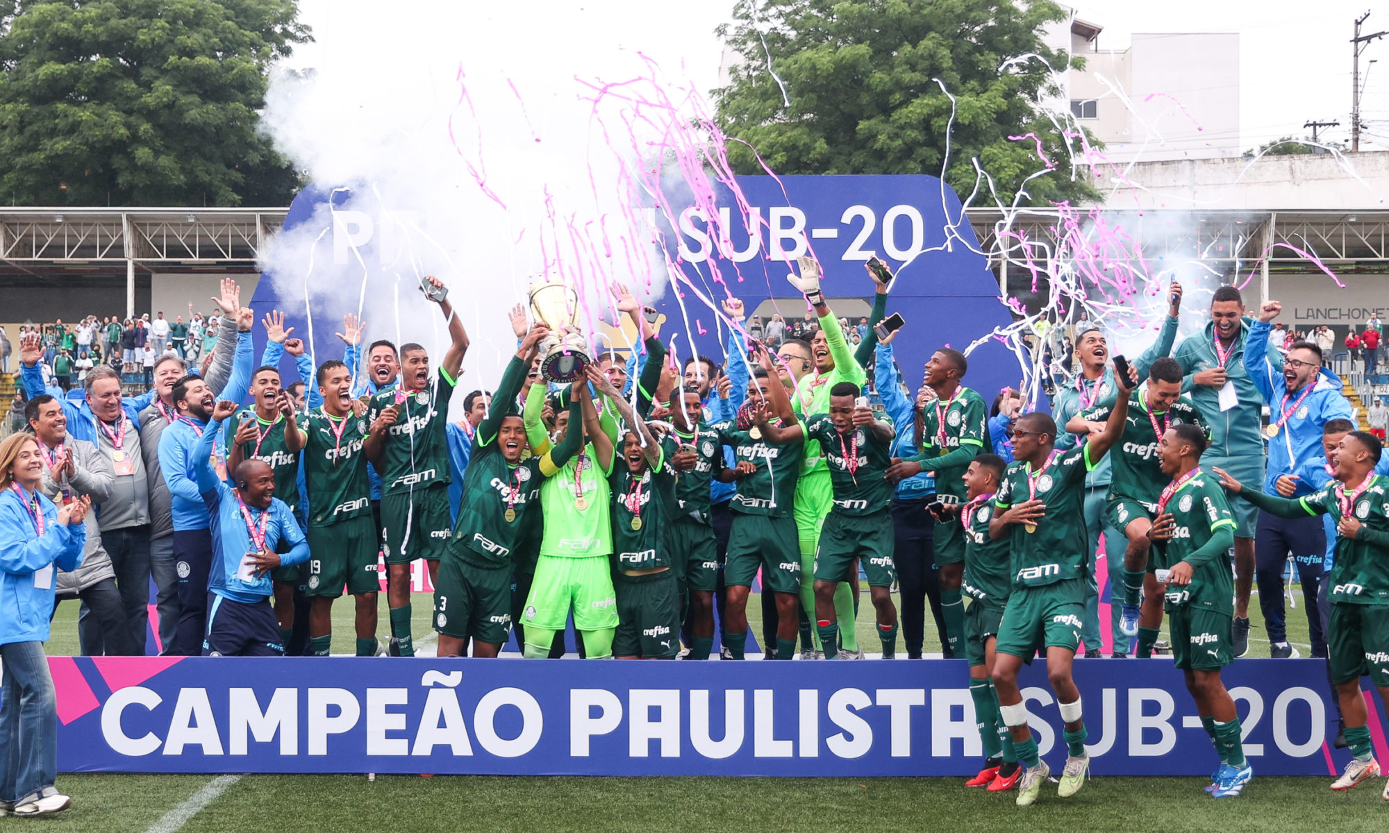 Palmeiras goleia o São Paulo e é campeão paulista de 2022