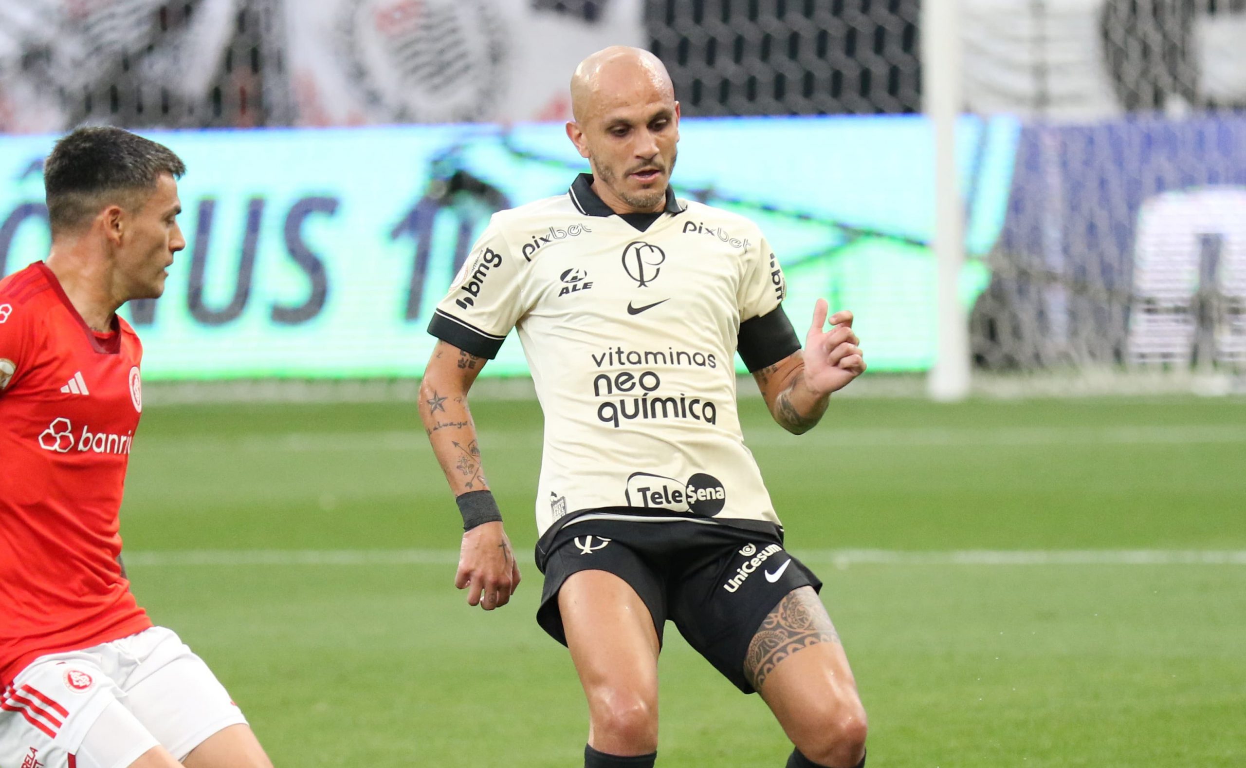 Fábio Santos vai se despedir do Corinthians em jogo contra Internacional;  veja detalhes