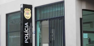 Idoso encontra a carcaça de seu carro que foi furtado