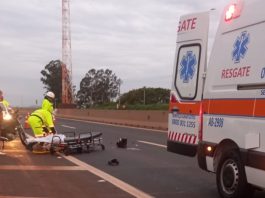 Acidente entre moto e caminhão deixa uma pessoa ferida na SP-255