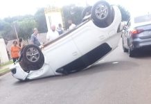 Motorista passa mal, provoca colisão e capota carro em Araraquara
